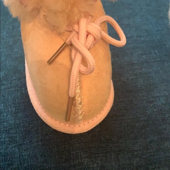 The fuzzies infant slippers - Picture 7 of 7